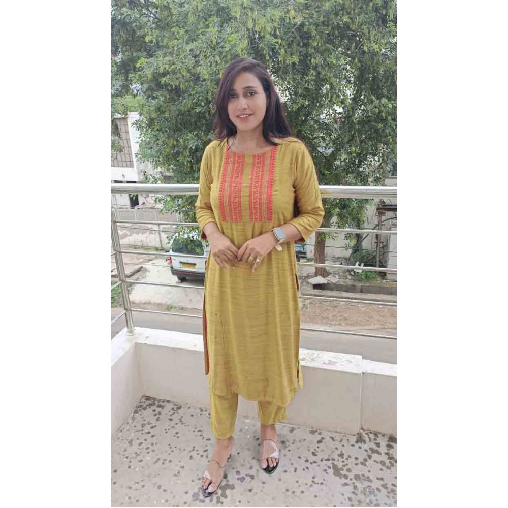 Hevi reyon kurti with pant