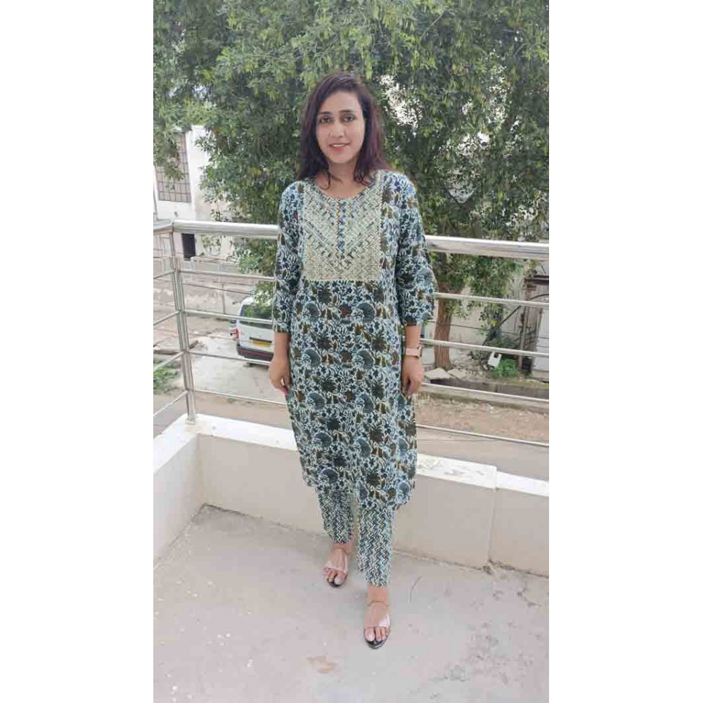 Hevi reyon kurti with pant